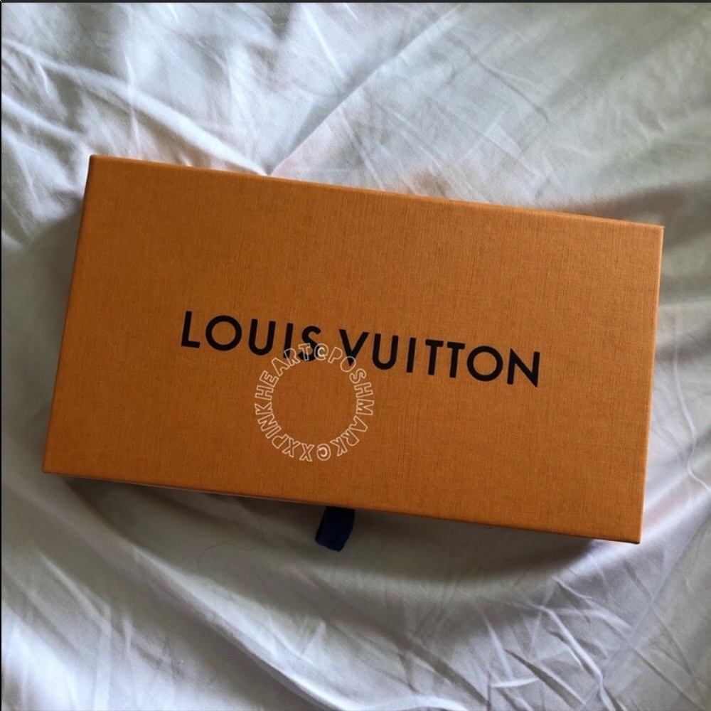 LOUI VUITTON GIFT BOX